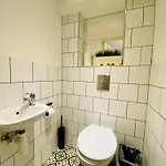 Cozy 2br Ground Floor In Downtown Ac - Piano דירה בודפשט