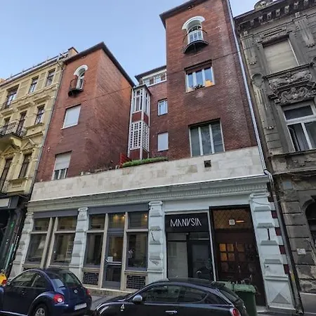 Cozy Downtown 2br Ground Fl - Piano Apartamento Budapest