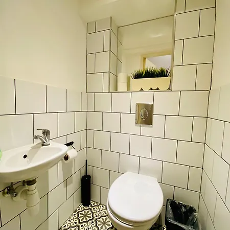 Cozy Downtown 2br Ground Fl - Piano Apartamento Budapest