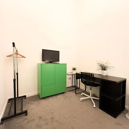 Cozy 2br Ground Floor In Downtown Ac - Piano בודפשט